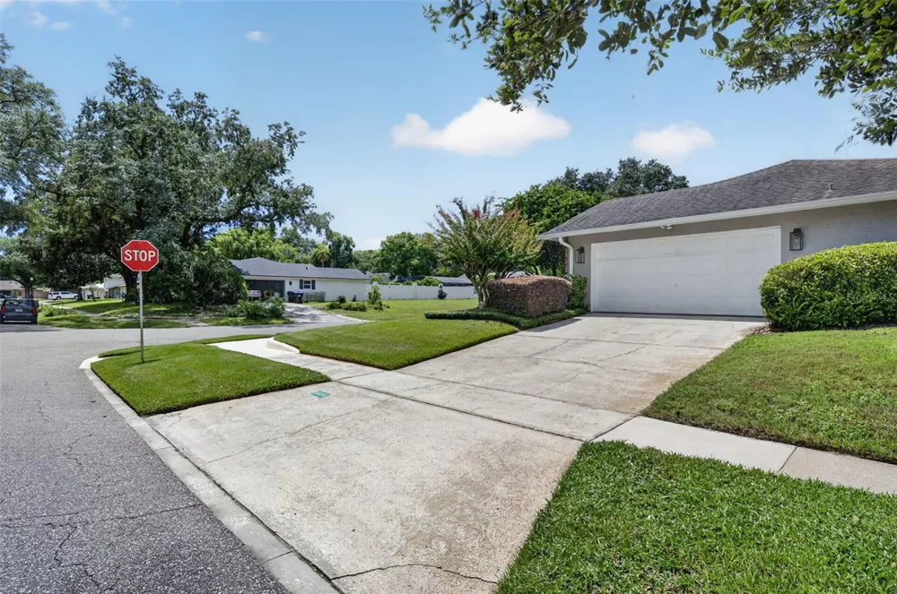 8825 BUTTERNUT BOULEVARD Orlando, FL 32817
