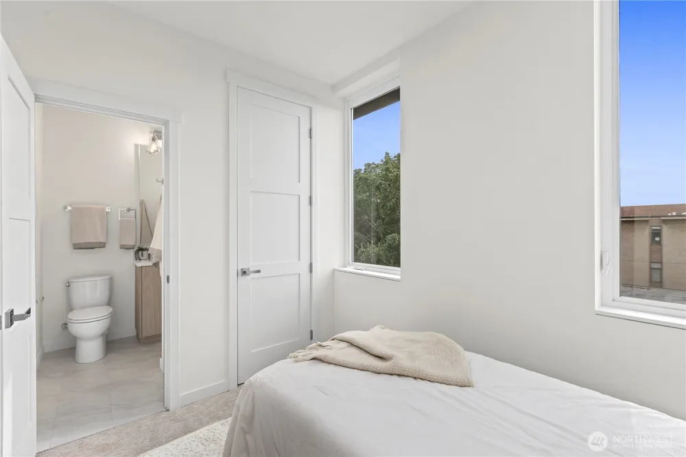 2328 Franklin Avenue E #D Seattle, WA 98102