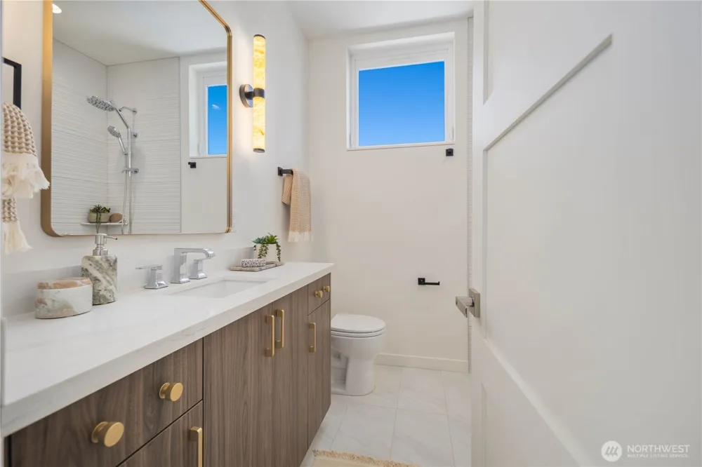 2328 Franklin Avenue E #D Seattle, WA 98102