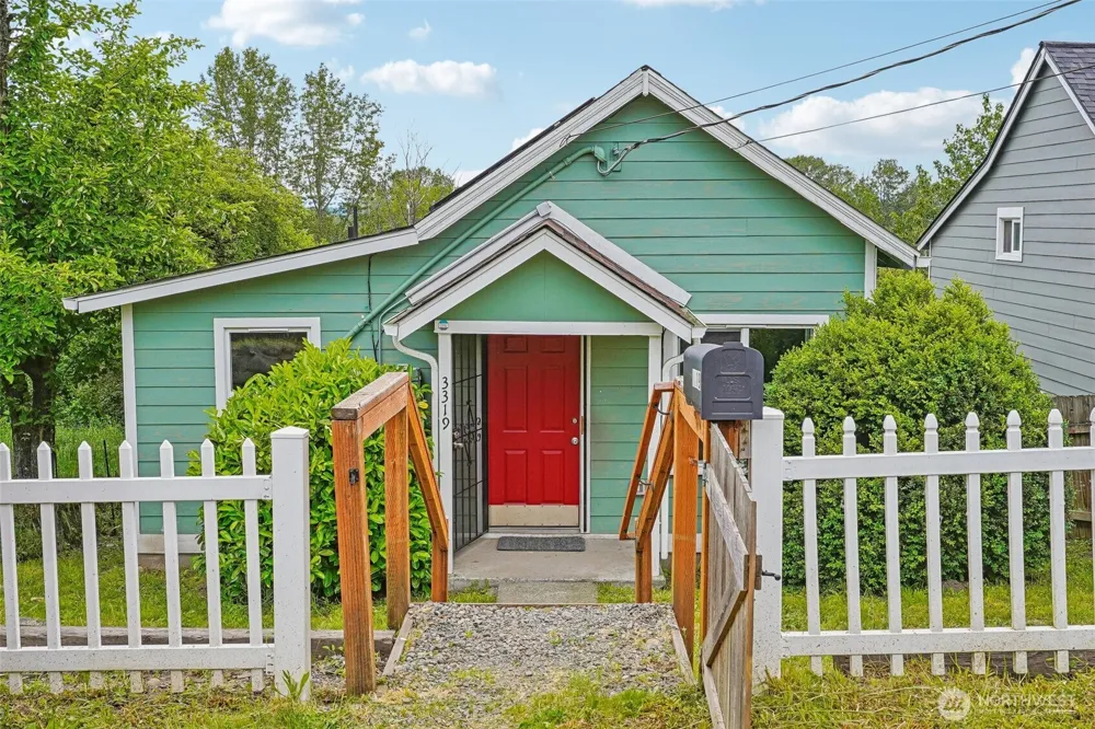 3319 E Grandview Avenue Tacoma, WA 98404