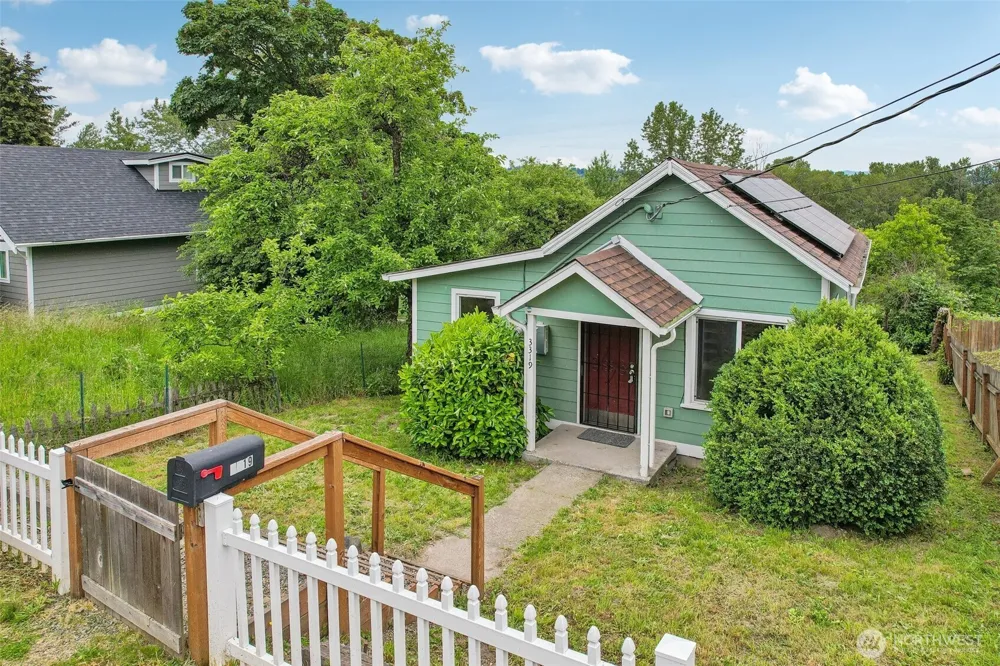 3319 E Grandview Avenue Tacoma, WA 98404
