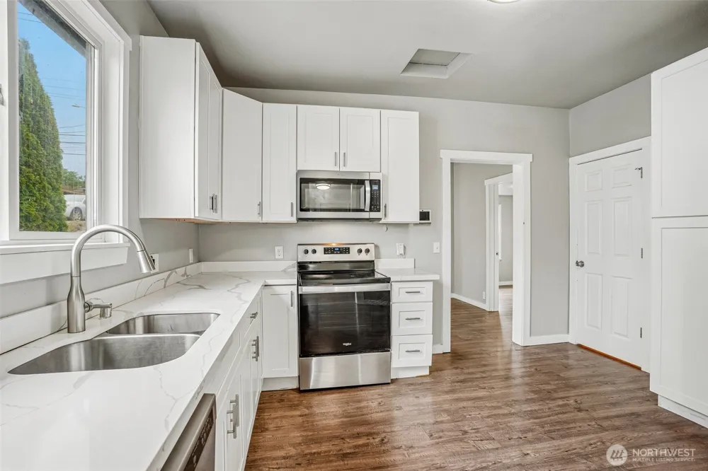 3319 E Grandview Avenue Tacoma, WA 98404