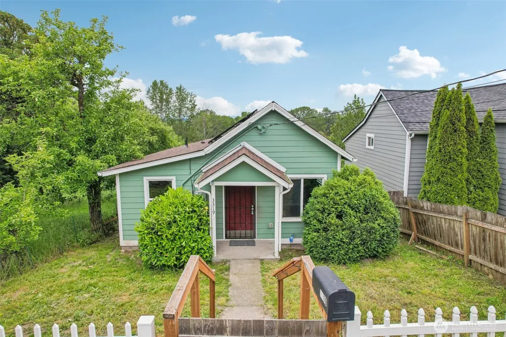 3319 E Grandview Avenue Tacoma, WA 98404