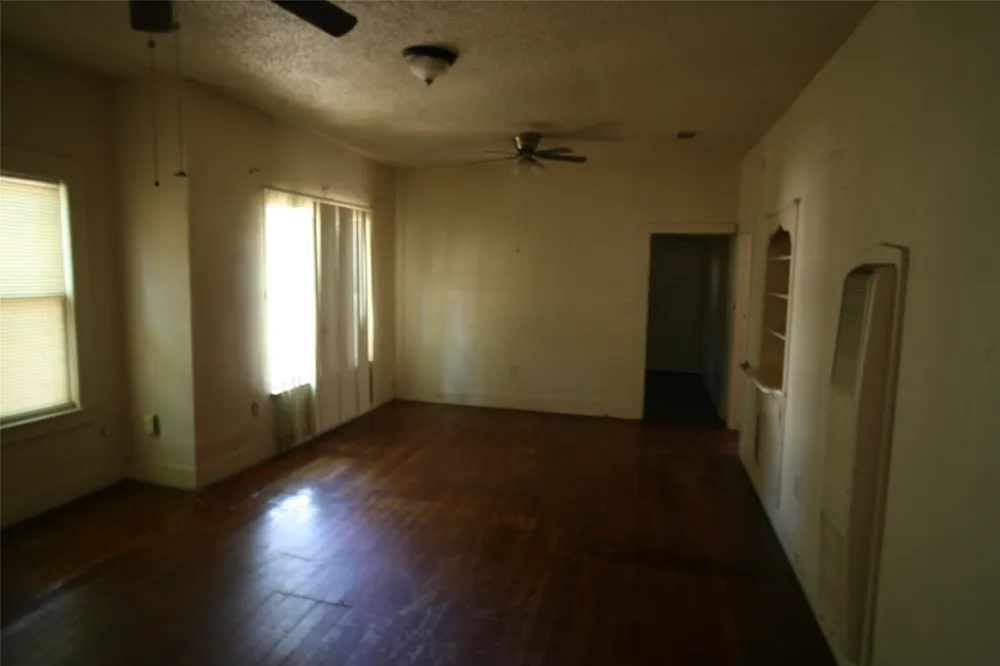 605 E Pine Edgewood, TX 75117