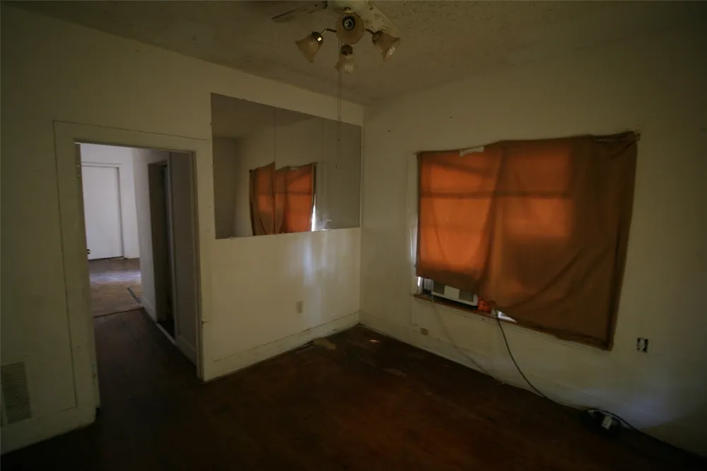 605 E Pine Edgewood, TX 75117