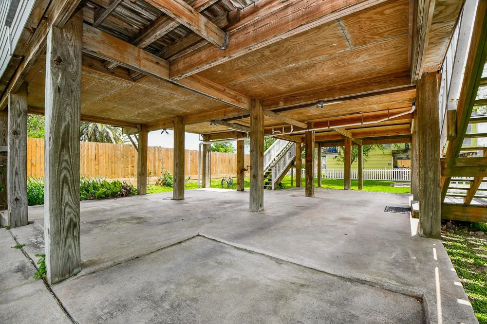 704 6th Street Kemah, TX 77565