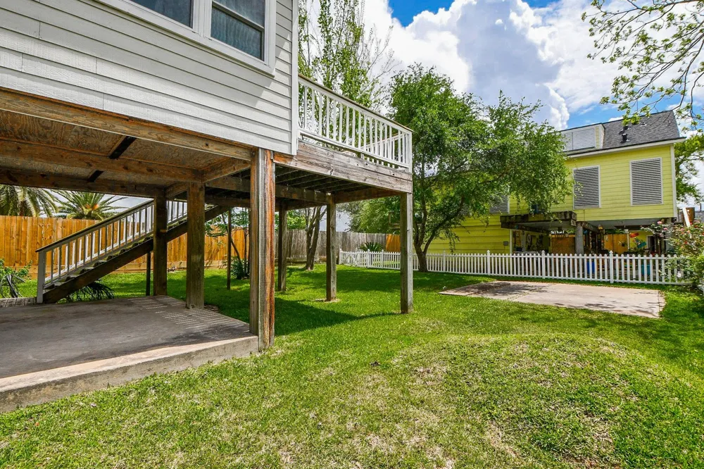 704 6th Street Kemah, TX 77565
