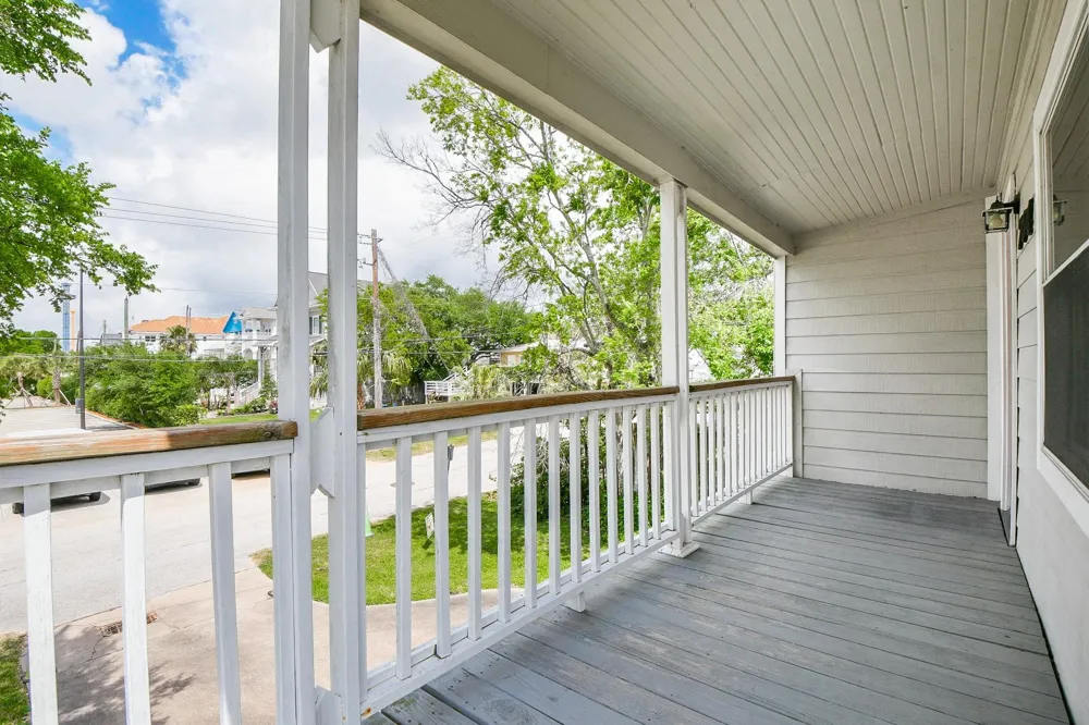 704 6th Street Kemah, TX 77565