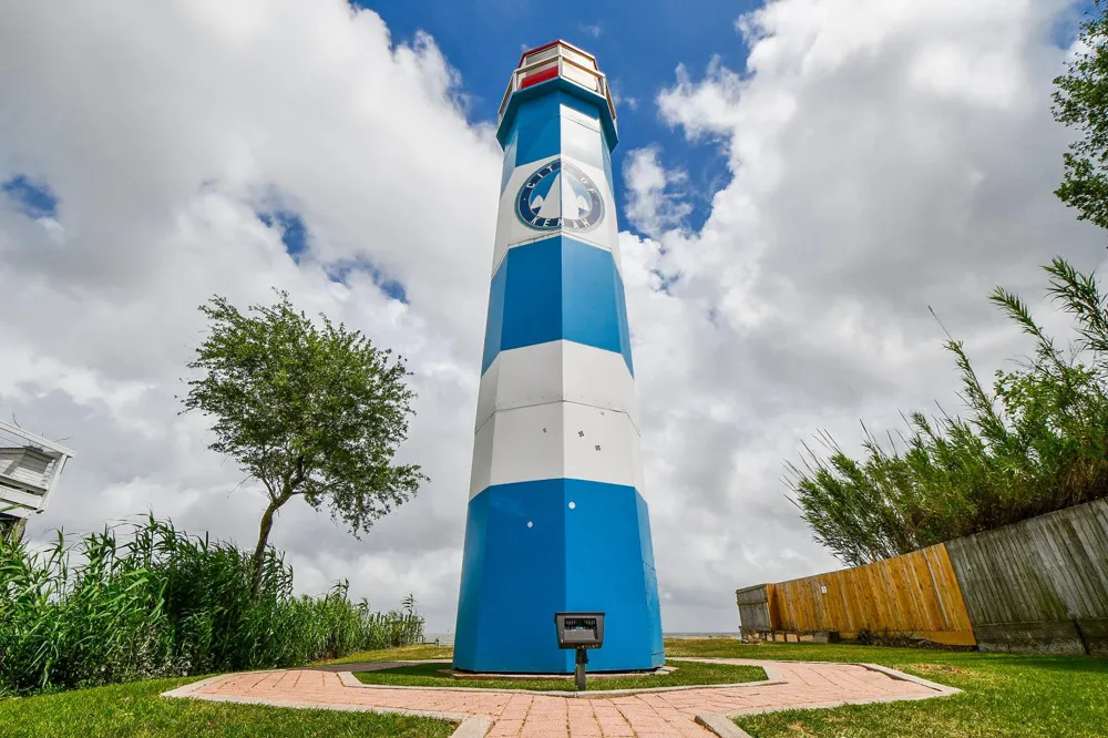 704 6th Street Kemah, TX 77565