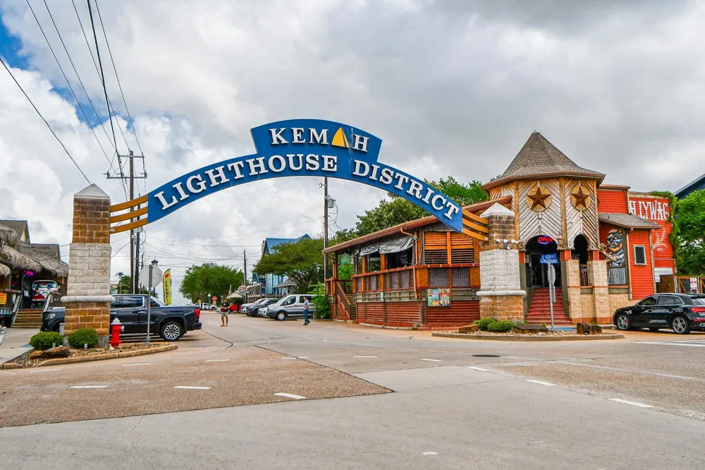704 6th Street Kemah, TX 77565