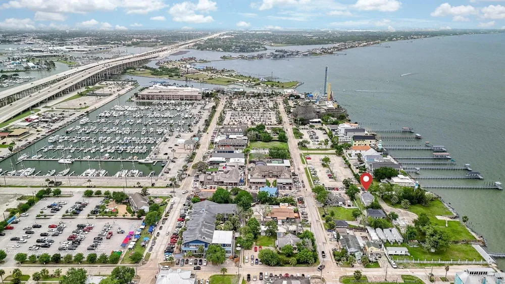 704 6th Street Kemah, TX 77565