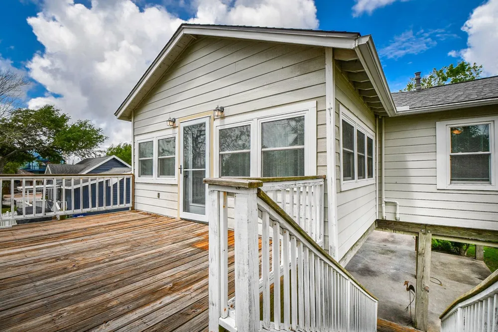 704 6th Street Kemah, TX 77565