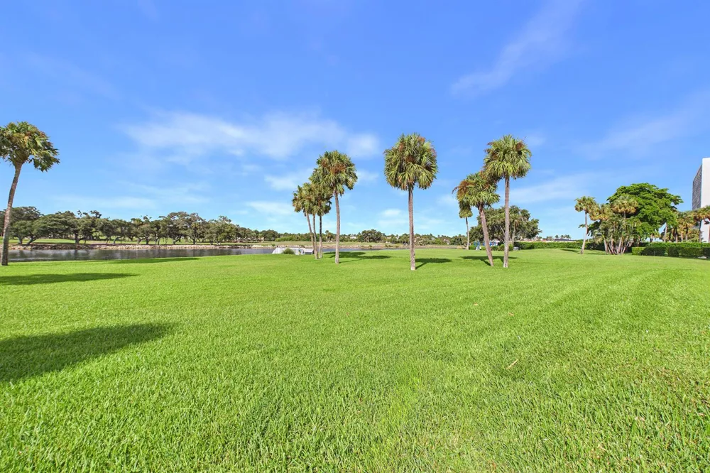 336 GOLFVIEW ROAD #1017 North Palm Beach, FL 33408