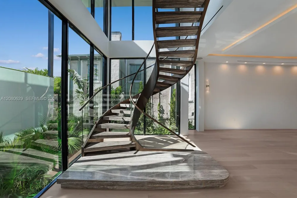 2094 Prairie Ave Miami Beach, FL 33139
