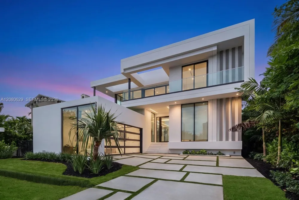 2094 Prairie Ave Miami Beach, FL 33139