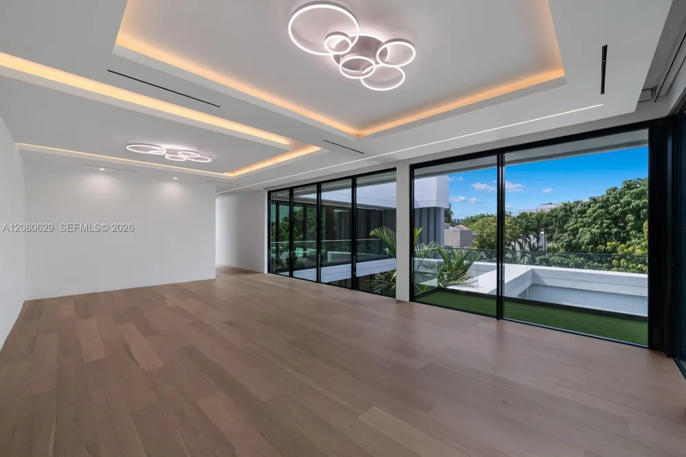 2094 Prairie Ave Miami Beach, FL 33139