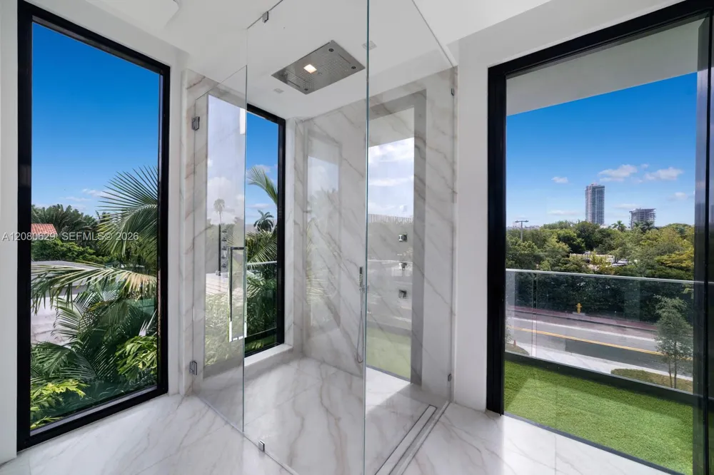 2094 Prairie Ave Miami Beach, FL 33139