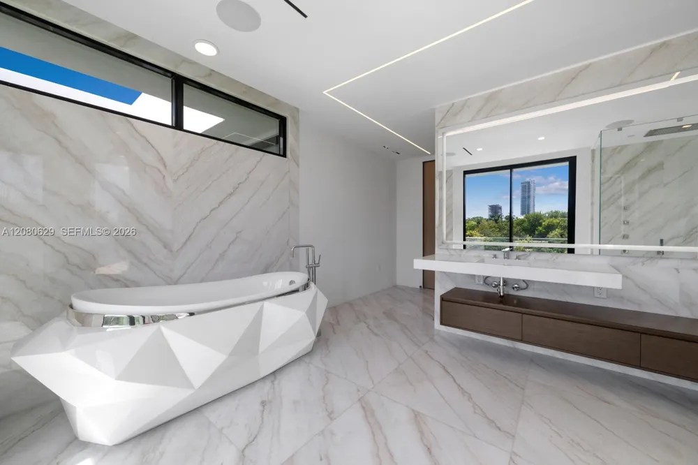 2094 Prairie Ave Miami Beach, FL 33139