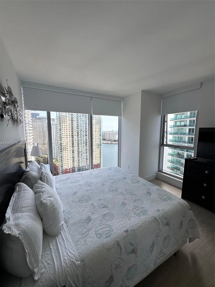 1300 Brickell Bay Dr #2610 Miami, FL 33131