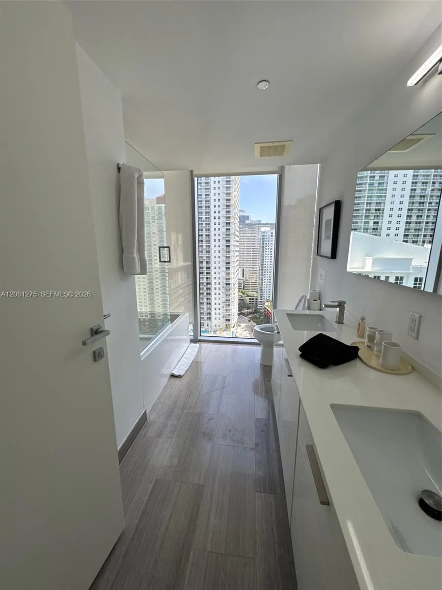 1300 Brickell Bay Dr #2610 Miami, FL 33131