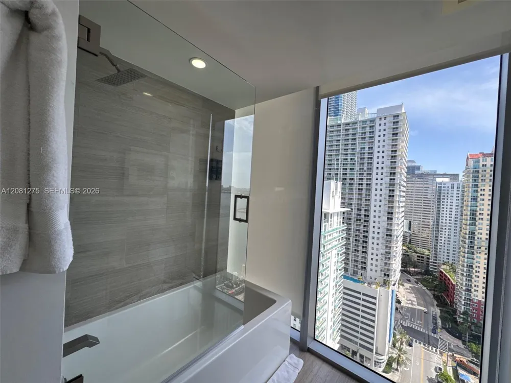 1300 Brickell Bay Dr #2610 Miami, FL 33131