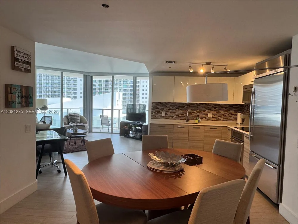 1300 Brickell Bay Dr #2610 Miami, FL 33131