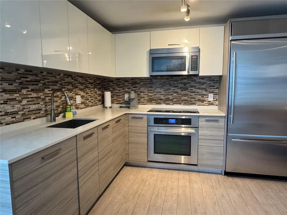 1300 Brickell Bay Dr #2610 Miami, FL 33131