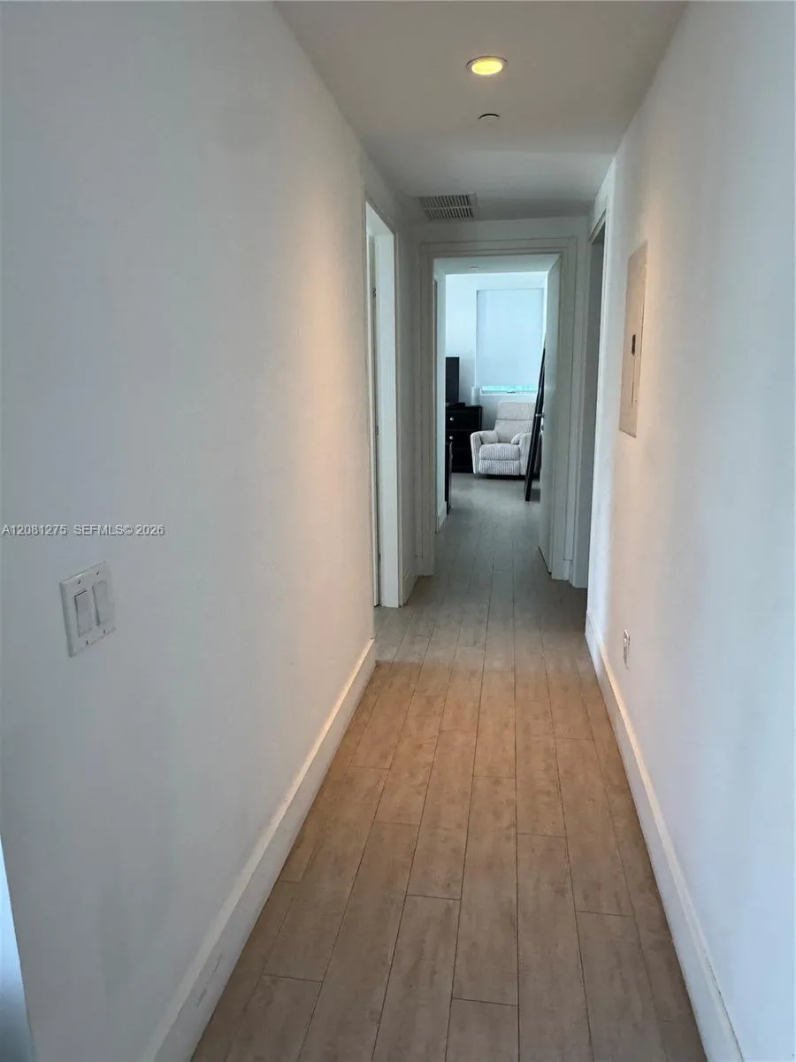 1300 Brickell Bay Dr #2610 Miami, FL 33131