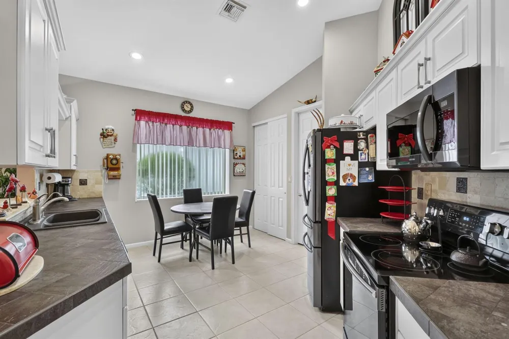 2260 Sapphire Circle West Palm Beach, FL 33411