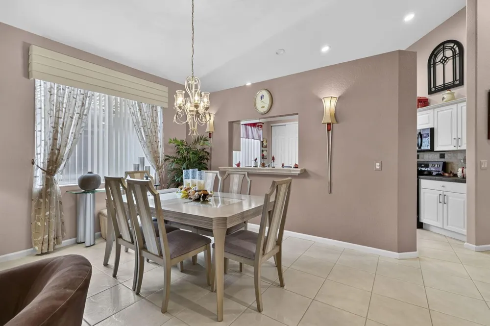 2260 Sapphire Circle West Palm Beach, FL 33411
