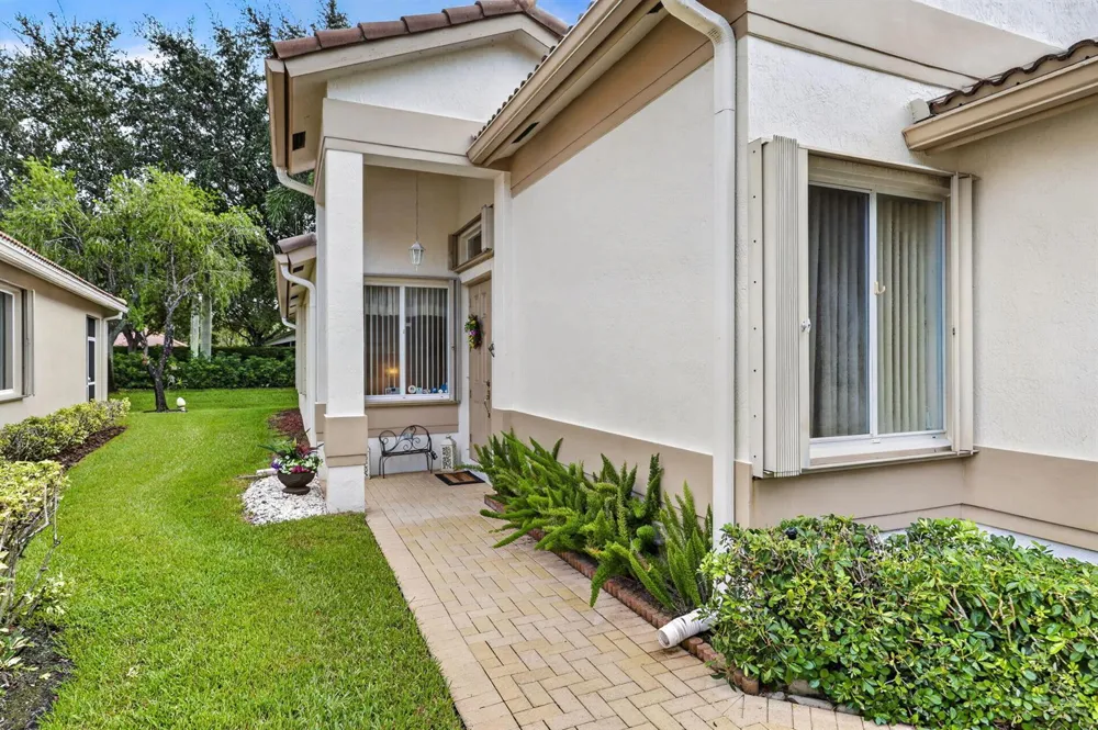 2260 Sapphire Circle West Palm Beach, FL 33411