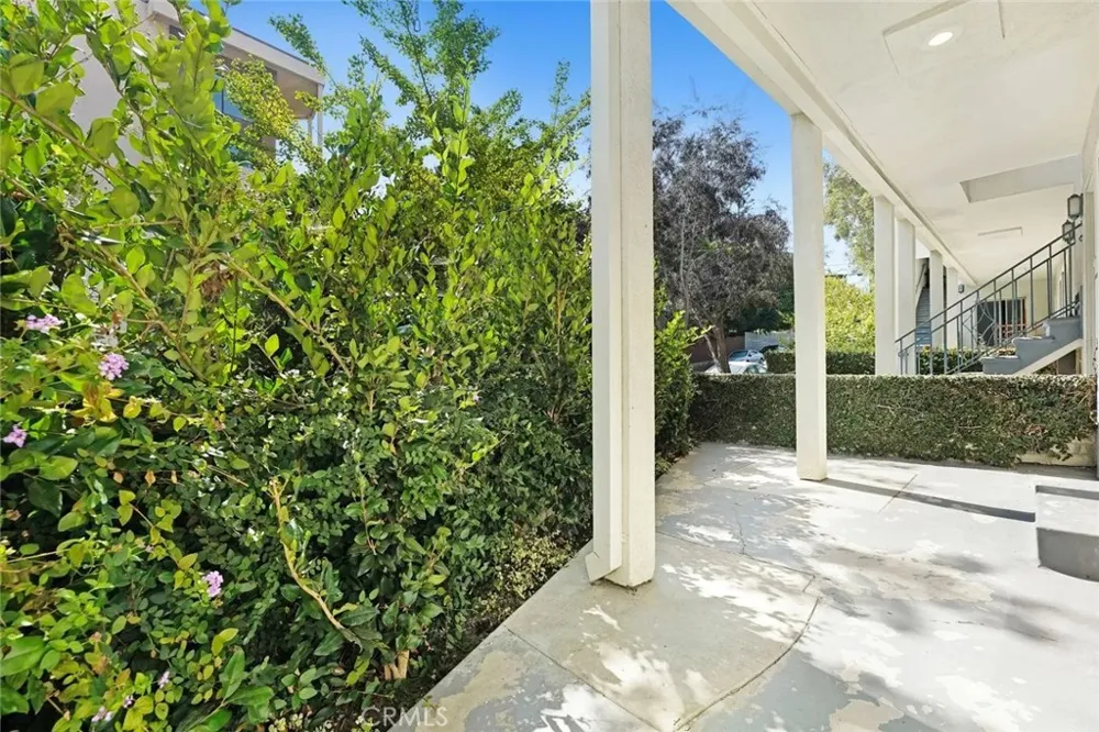 1975 S Beverly Glen Los Angeles, CA 90025