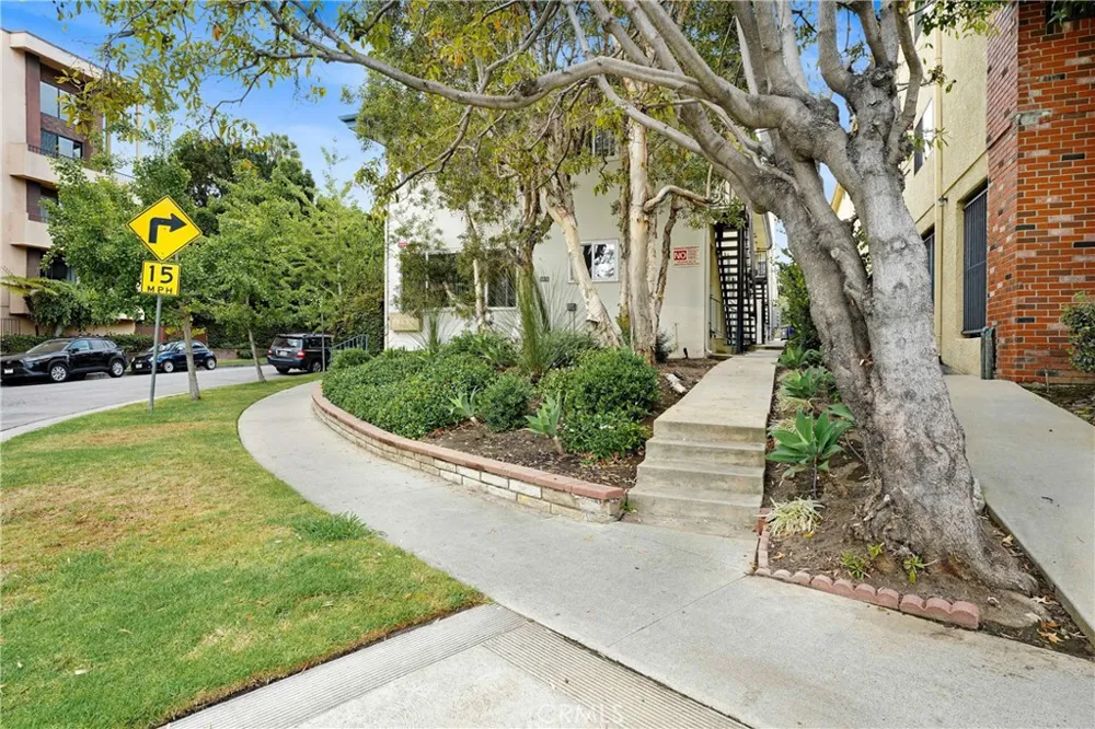 1975 S Beverly Glen Los Angeles, CA 90025