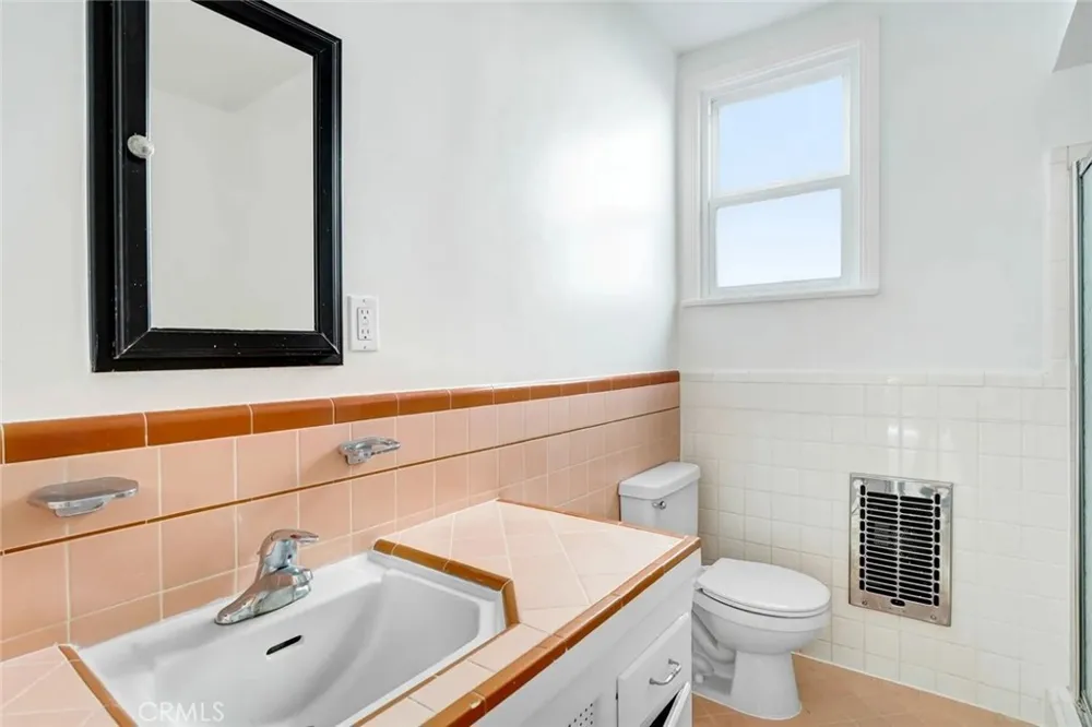 1975 S Beverly Glen Los Angeles, CA 90025