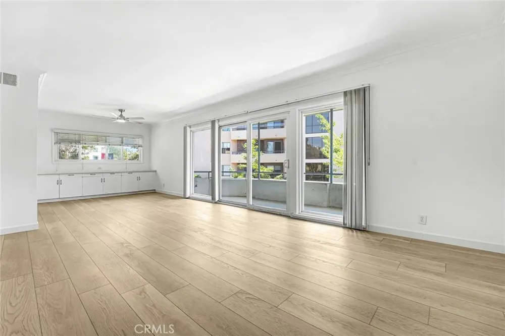 1975 S Beverly Glen Los Angeles, CA 90025