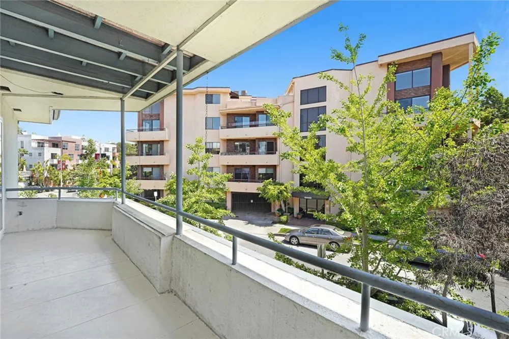 1975 S Beverly Glen Los Angeles, CA 90025
