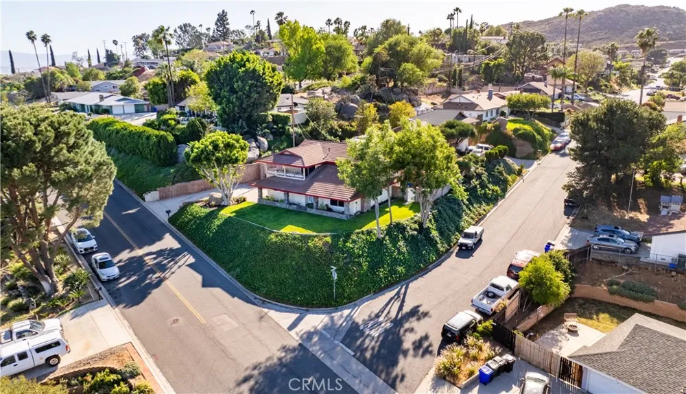 5425 Golden West Riverside, CA 92509