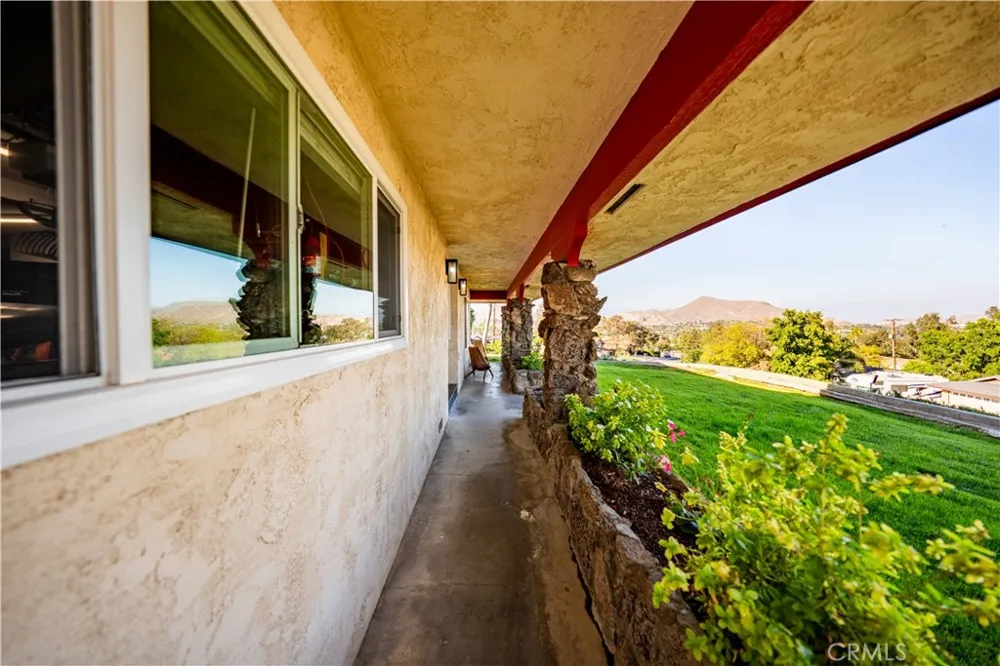 5425 Golden West Riverside, CA 92509