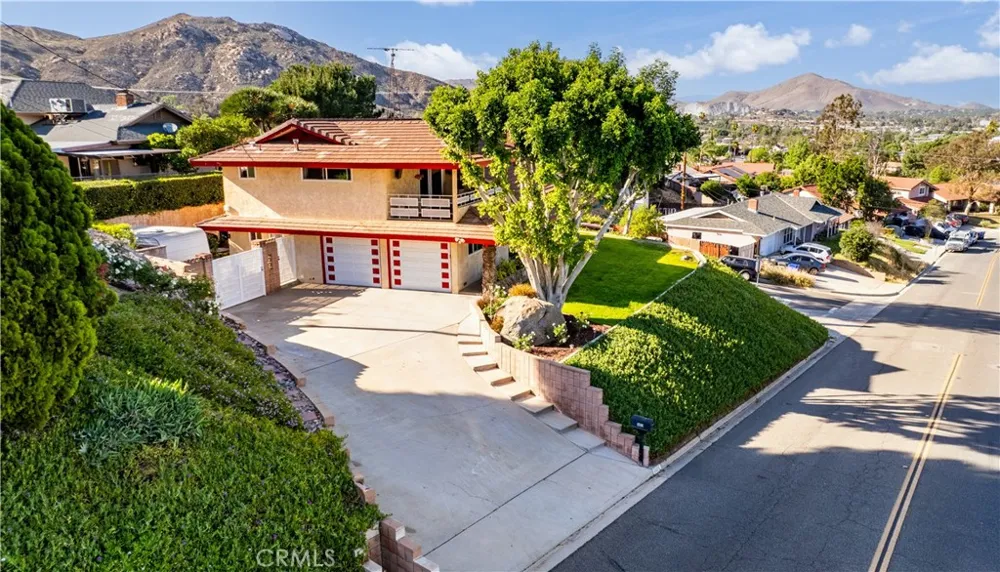 5425 Golden West Riverside, CA 92509