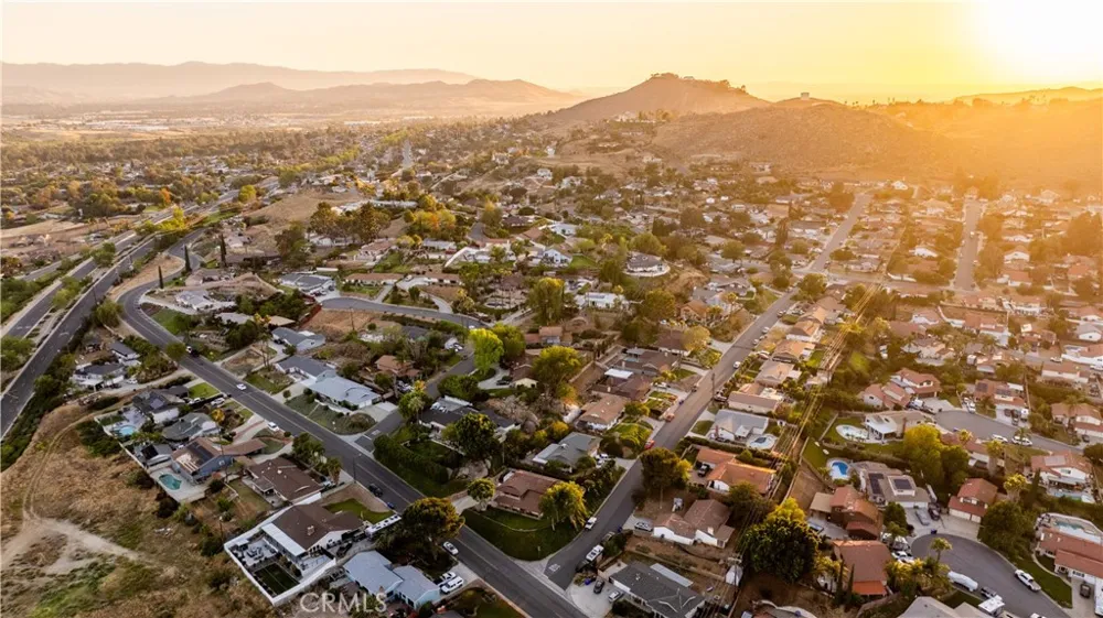 5425 Golden West Riverside, CA 92509