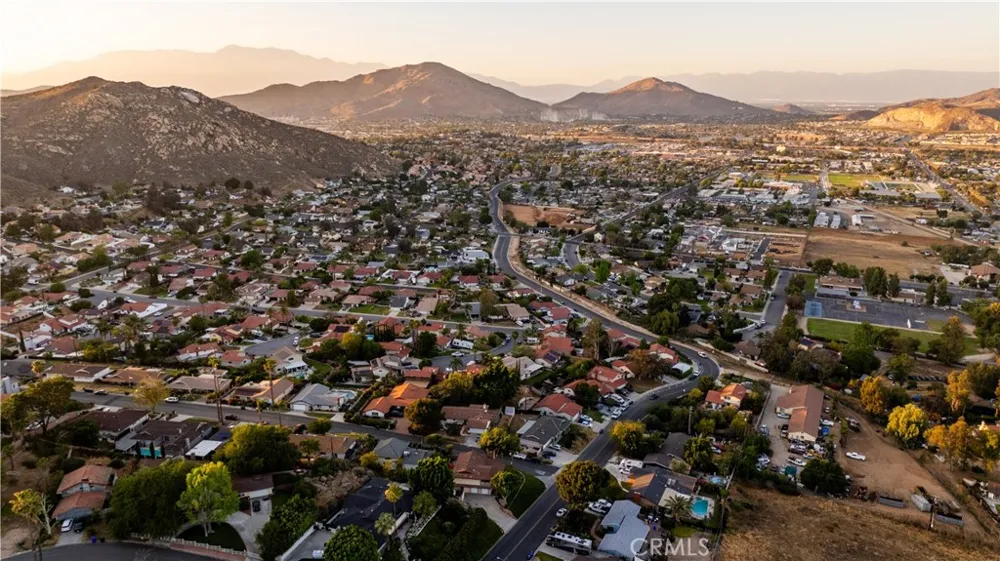 5425 Golden West Riverside, CA 92509