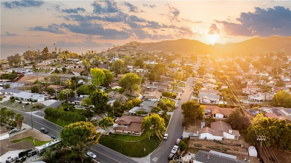 5425 Golden West Riverside, CA 92509