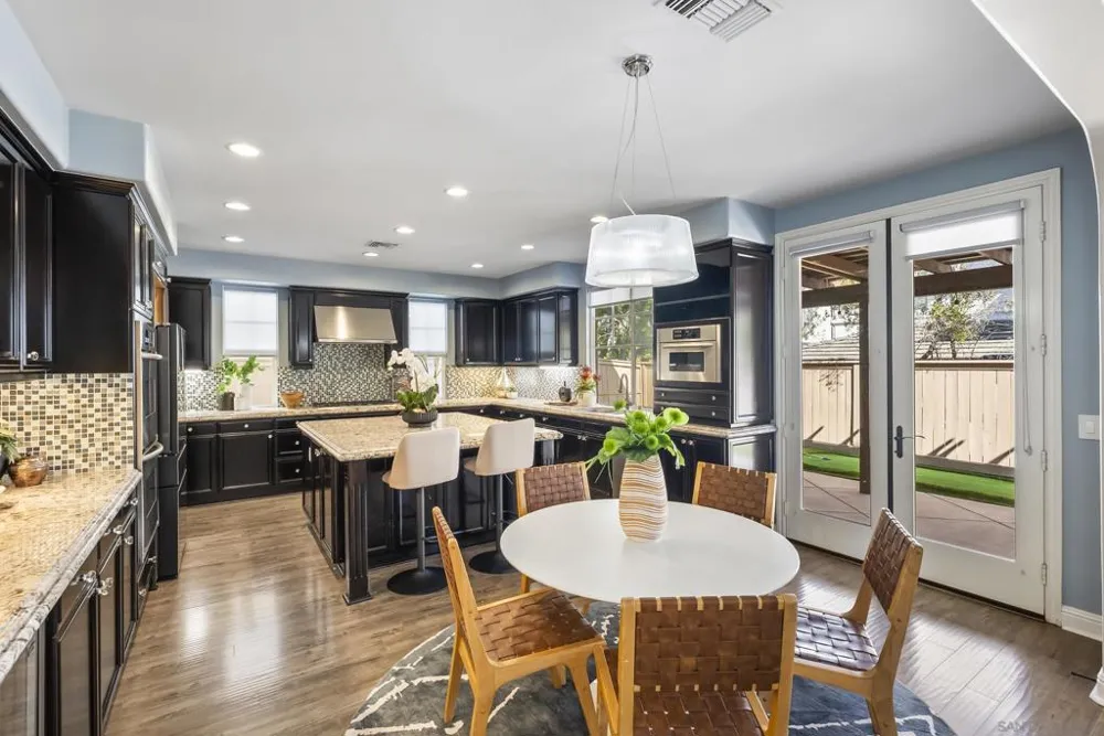15639 Via Montecristo San Diego, CA 92127