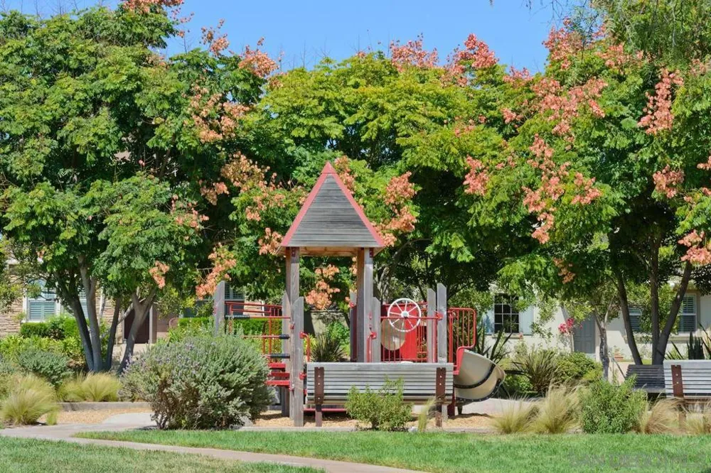15639 Via Montecristo San Diego, CA 92127