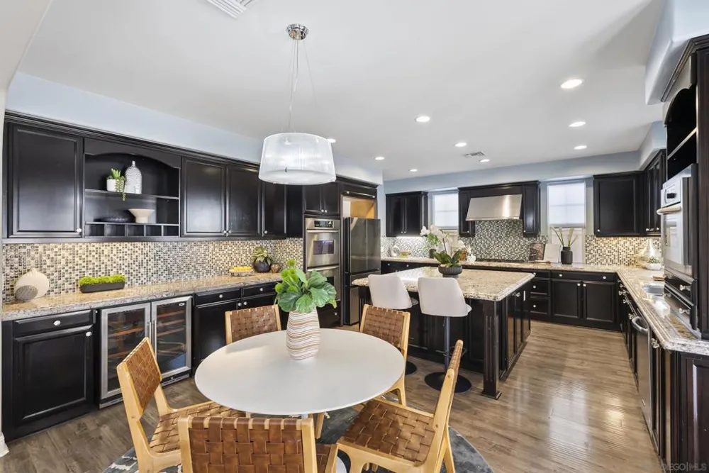 15639 Via Montecristo San Diego, CA 92127