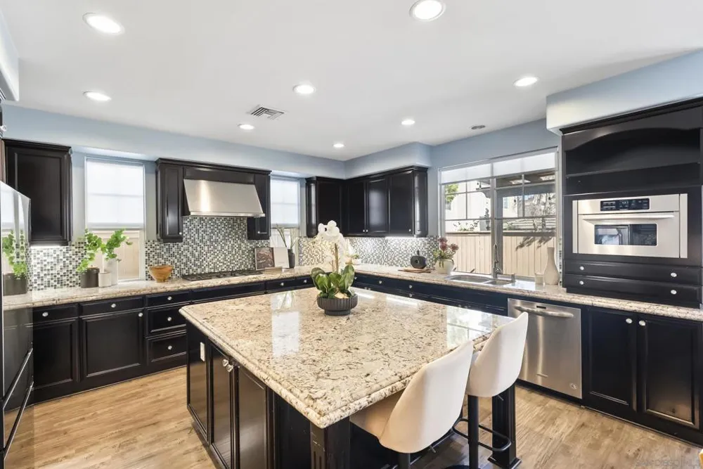 15639 Via Montecristo San Diego, CA 92127