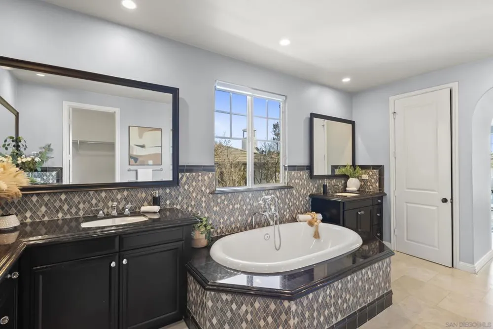 15639 Via Montecristo San Diego, CA 92127
