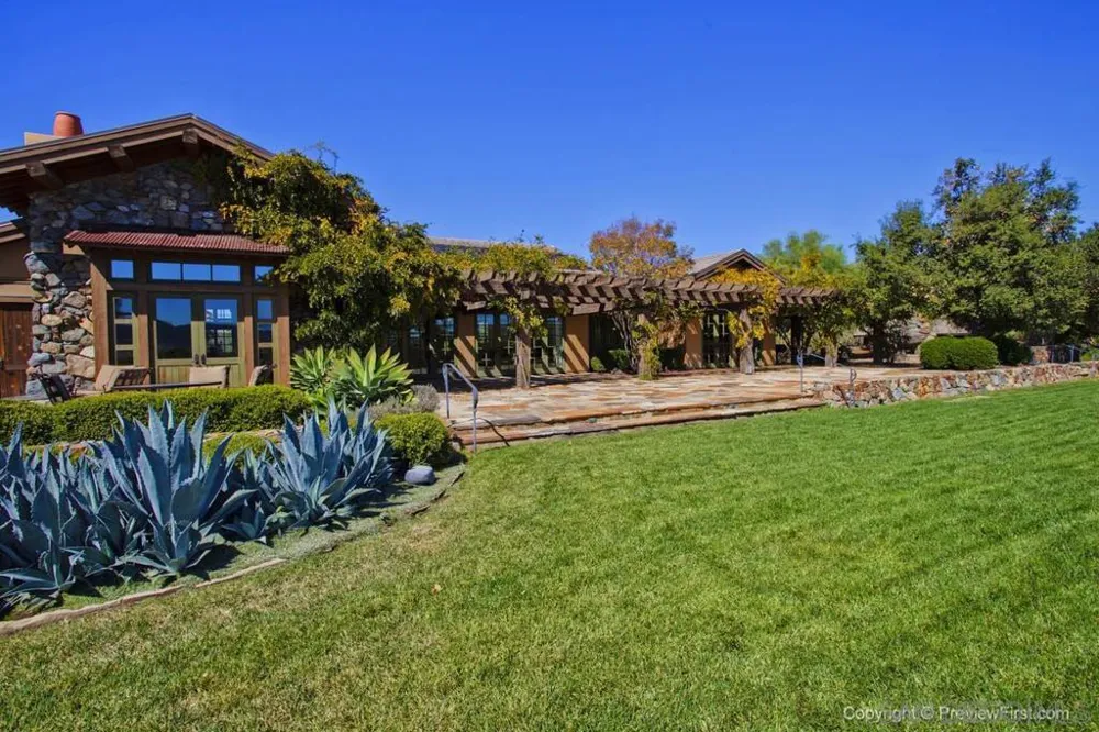 15639 Via Montecristo San Diego, CA 92127