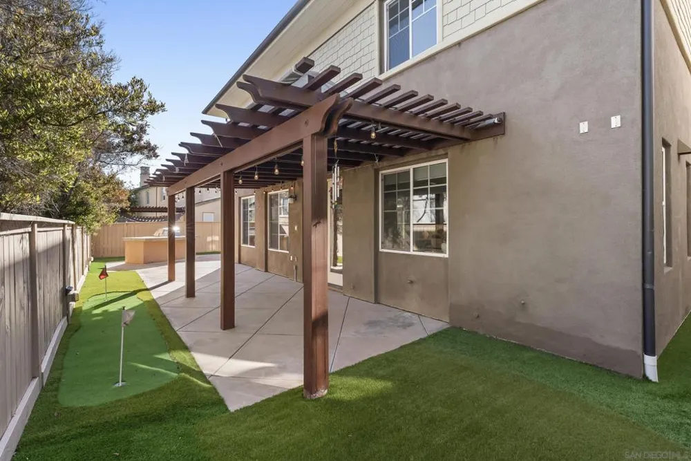 15639 Via Montecristo San Diego, CA 92127