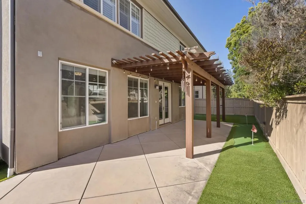 15639 Via Montecristo San Diego, CA 92127